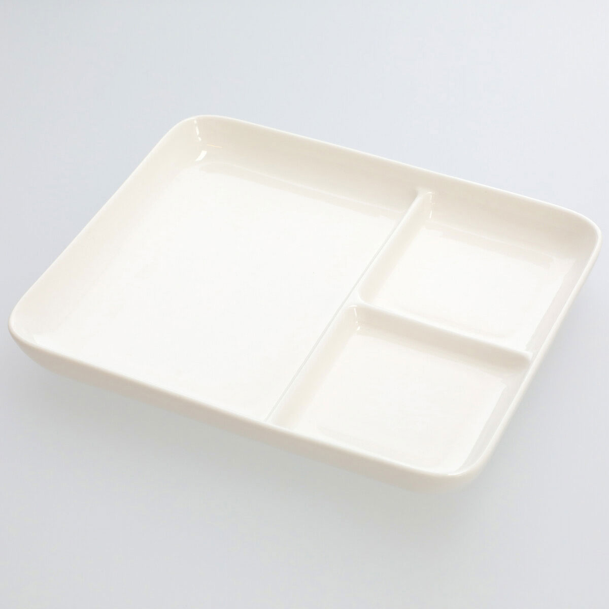 WHITE DINNERWARE